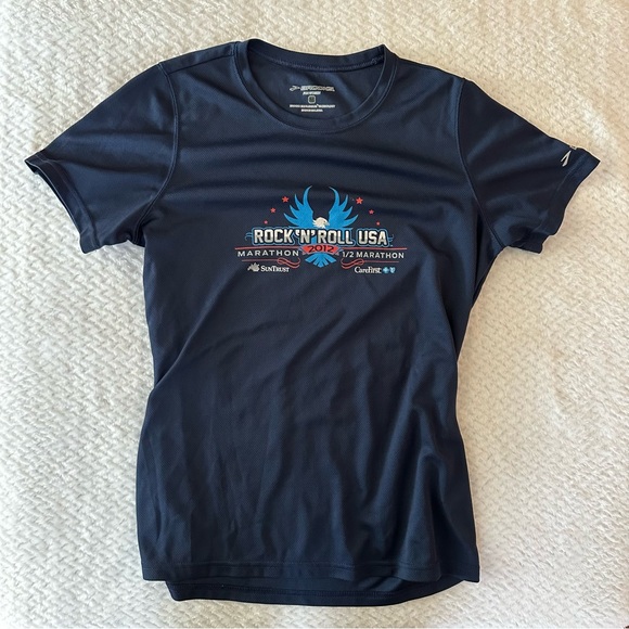 Brooks Tops - Brooks Technical Rock 'N Roll USA Performance Tee size medium